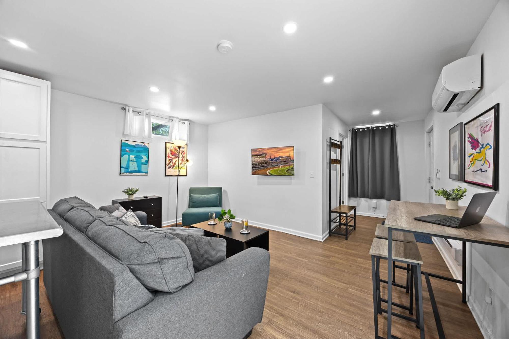 Experience The Unique Re-nu Shipping Container #3 Apartment Louisville